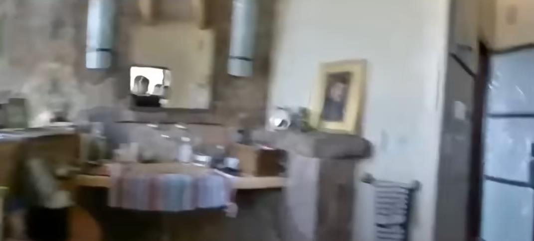 Kuća Džina Hekmana u momentu pronalaska tela 7.png