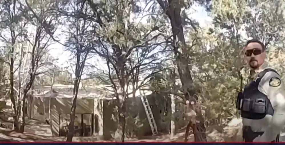 Kuća Džina Hekmana u momentu pronalaska tela 15png.png