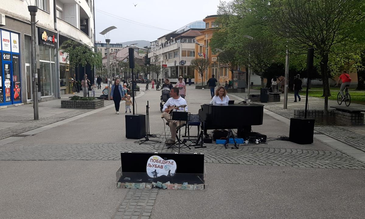 LOZNICA - Muzika na šetalištu.jpg