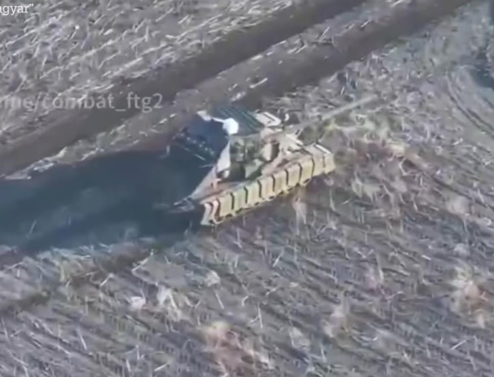 2025-04-17 14_22_07-Ukrainian drone flies through Russian tank's open hatch sparking fireball blast .png