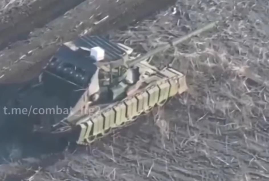 2025-04-17 14_22_51-Ukrainian drone flies through Russian tank's open hatch sparking fireball blast .png