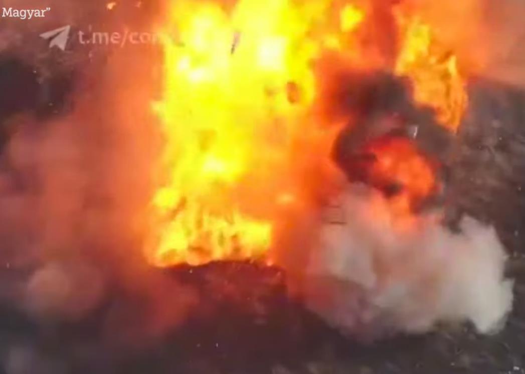 2025-04-17 14_23_13-Ukrainian drone flies through Russian tank's open hatch sparking fireball blast .png