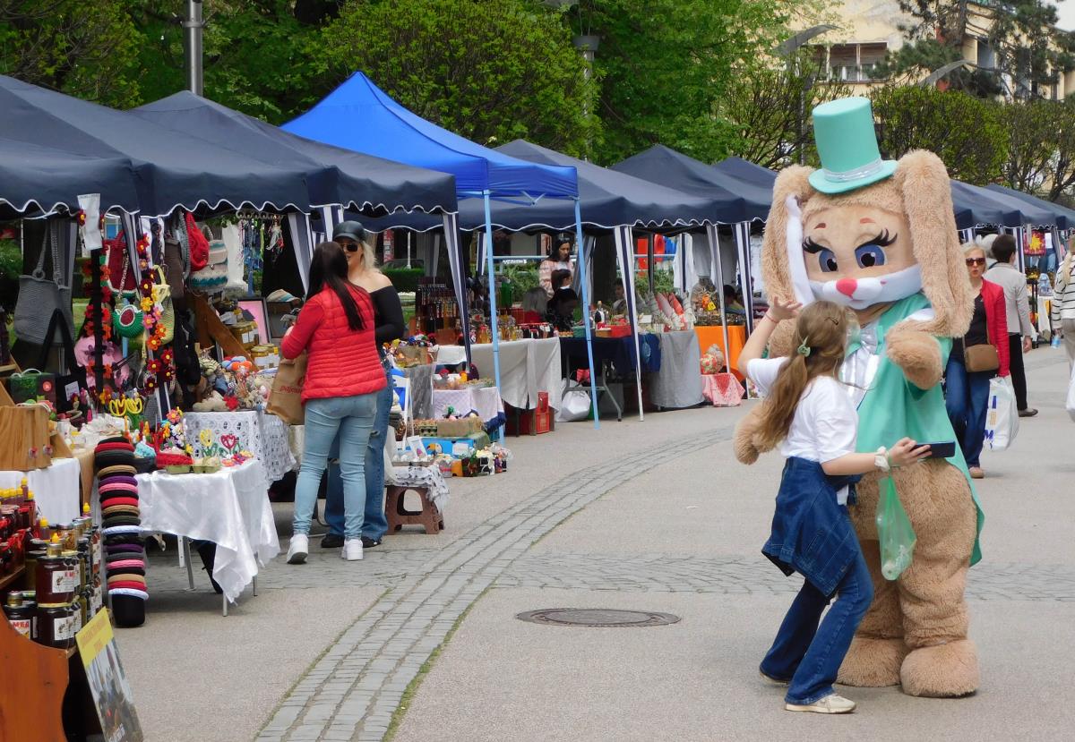 LOZNICA - Svi ga grle.JPG