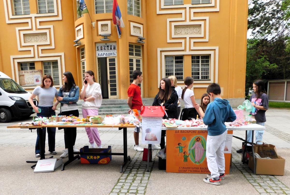 LOZNICA - Humani učenici.JPG