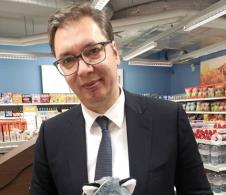 vucic-pokloni-foto-insta.jpg