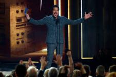 Lajonel Riči nastupa pred publikom