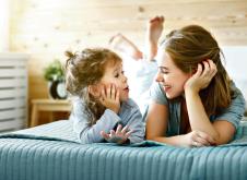 stockphotohappyfamilymotherandchilddaughterplayandlaughinginbed767699113-17-03-2021.jpg