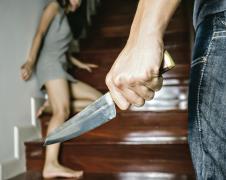 1503-stockphotocriminalwithknifeattackwomaninahousefocushand316040828.jpg