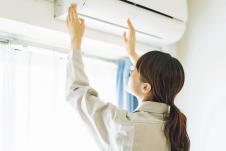 stockphotofemaleworkercheckingtheairconditionerathome1821241121.jpg