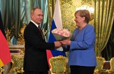 w-57125425-merkel-putin.jpg