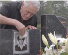 Nikola Kaluđerović na grobu svog sina