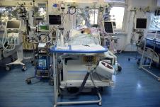 ecmo-aparat-sa-leve-strane-i-pacijentkinja--1.jpg