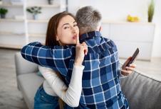 glavna-slika-stockphotobeautifulmaturewomanhuggingherhusbandshowinghushgesturehavingsecretaffairtextingher1971673874.jpg