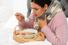 stockphotosickyoungwomaneatingsouptocurefluinbedathome1597119562.jpg