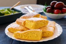 stockphotocloseupviewoncornbreadcornponeinawhiteplateonthetablecoveredwithsesameseedorganic1718965318.jpg