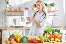 nutricionista-shutterstock-1938480112.jpg