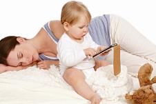 glavna-stockphotochildplayingwithyoursmartphonewhilemotherissleeping253872580.jpg