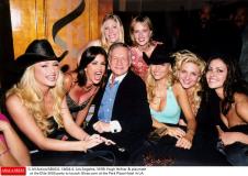 Hju Hefner okružen zečicama