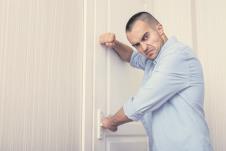 0702-stockphotoiratemanknocksonthedoormanlooksintothecameraportraittoned1502604836.jpg