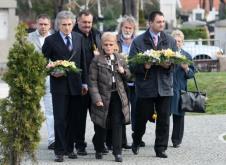zoran-djindjic-grob-godisnjica-mila-djindjic.jpg