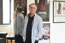 Glumac Rade Marjanović u teksas košulji i crnoj majici