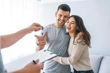 0602-stockphotohappycoupleistakingkeysfromtheirnewhousefrombrokerandsmilinghandsofestateagent1375343540-copy.jpg