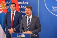 predsednikmirovicdodeliougovoreprivrednimdrustvimazakupovinunoveopreme4.jpg