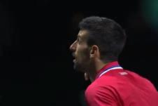 20231123-21-59-49video-djokovic-utisao-britance-gestom-odgovorio-na-provokacije---ne-cujem-vas--v.jpg