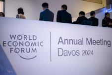 davos01-epa-gian-ehrenzeller.jpg