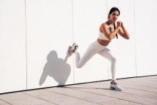zidni-pilates-shutterstock-2344101415.jpg
