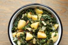salata-sa-blitvom-i-krompirom-shutterstock-2175116549.jpg
