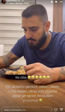 20240704-14-07-48darko-lazic-jede-palacinke-zena-ga-snima.jpg
