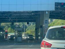 Automobili na granici