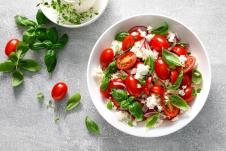 salata-shutterstock-2209330537.jpg