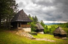 zapadna-srbija-sirogojno-shutterstock-1766245490.jpg