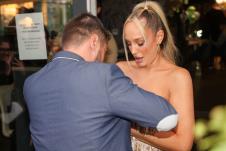 Marko Miljković i Luna Đogani se ljube u liftu