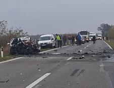 2024-11-15 07_02_18-192.RS _ Fotografija potpuno smrskanog vozila nakon stravične nezgode kod Uljme .jpg