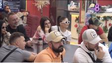 Enu Čolić teši Jelena Ilić.jpg