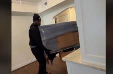 Amanda DeVit kupila je polovnu komodu i u njoj našla vrednosti 1.png