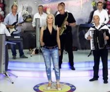 2025-01-15 09_11_22-anja mit maceha pevacica milka mg foto _ Mondo.jpg