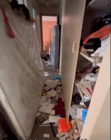 Šarlot Bosanket čisti užasno prljave stanove za novac