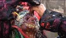 Elejn Dejvidson je žena sa najviše pirsinga na svetu 4.png