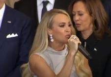 Keri Andervud pevala je na Trampovoj inauguraciji 5.png