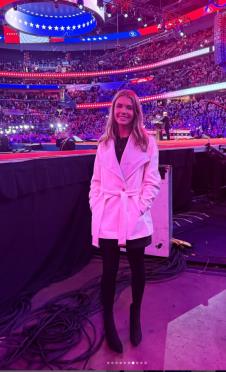 Kai Medison Tramp na inauguraciji 3.png