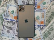 iphone na gomili dolara