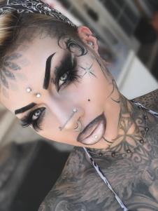 Potrošila skoro 12 hiljada evra na tetovaže profimedia-0955998041.jpg