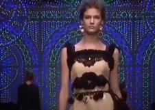 Kendra Spirs na modnoj pisti 4.jpg