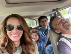 Džulija Roberts sa porodicom.jpg