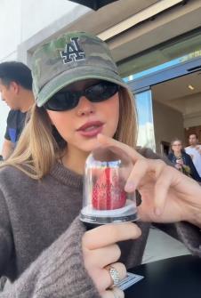 Alisa Antoci probala najskuplju jagodu 3.png