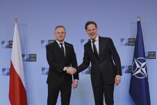 macorn02 AP Harry Nakos.jpg